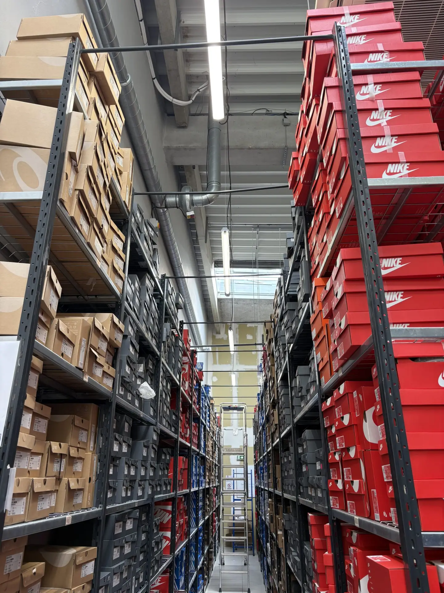 Éclairage LED sur mesure en zone de stockage à Ruaudin
